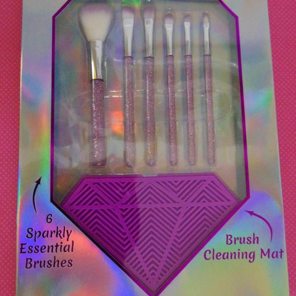 6 Sparkly Makeup Brushes w/ Cleaning Mat by Beauty - Picture 5 of 5